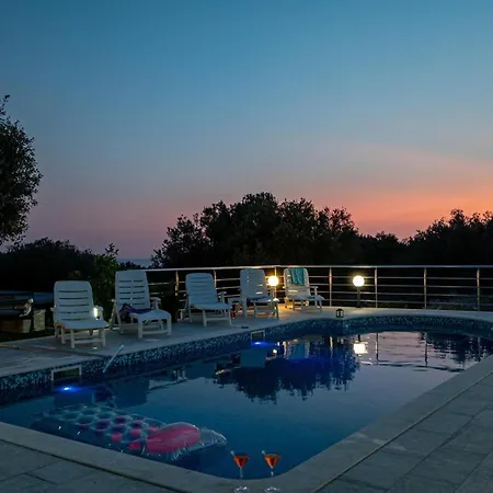 House With Pool Maja 度假居 尼亚卢卡