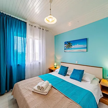 度假居 House With Pool Maja
