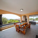 Дом отдыха House With Pool Maja Вела-Лука