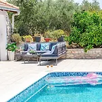 House With Pool Maja Дом отдыха *