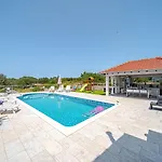 House With Pool Maja Дом отдыха