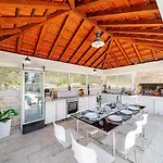 Дом отдыха House With Pool Maja