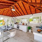 House With Pool Maja Дом отдыха