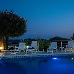 House With Pool Maja *