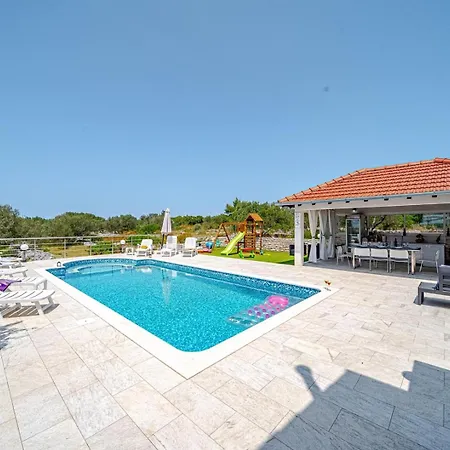 House With Pool Maja Holiday home