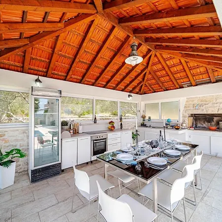 Holiday home House With Pool Maja