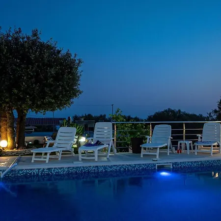 House With Pool Maja *