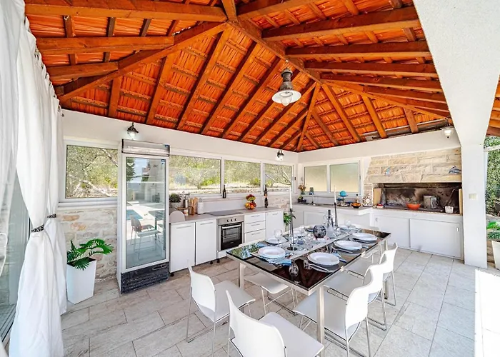 Holiday home House With Pool Maja