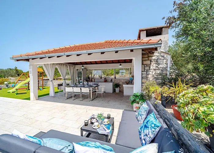 Holiday home House With Pool Maja