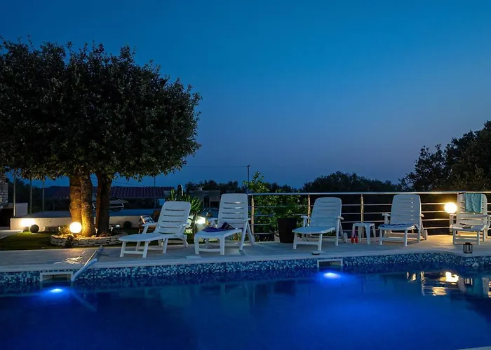 House With Pool Maja *